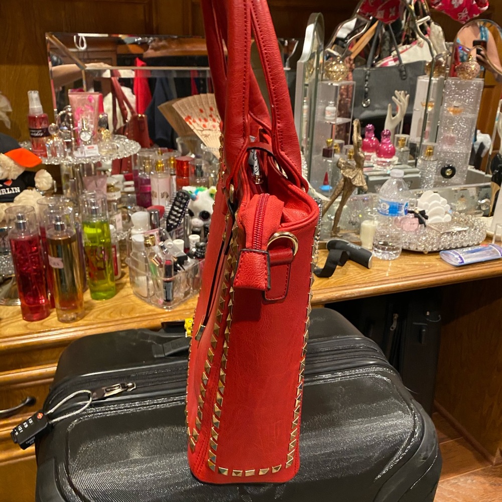 Red shoulder bag with gold studs ๐ - Picture 8 of 8